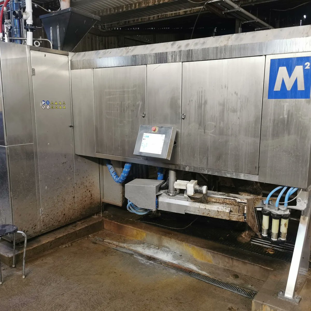 michaeldowney6's tweet photo. Getting set for turnout once weather improve on this @FullwoodPackoIE NEW entrant, simple, neat conversion. Love the grazegate layout and how it fitted into the existing yard. The farm #abcgrazing,fully reseeded, with quality stock purchased. #grasstomilk #roboticmilkingIreland https://t.co/q2cZdhkooc