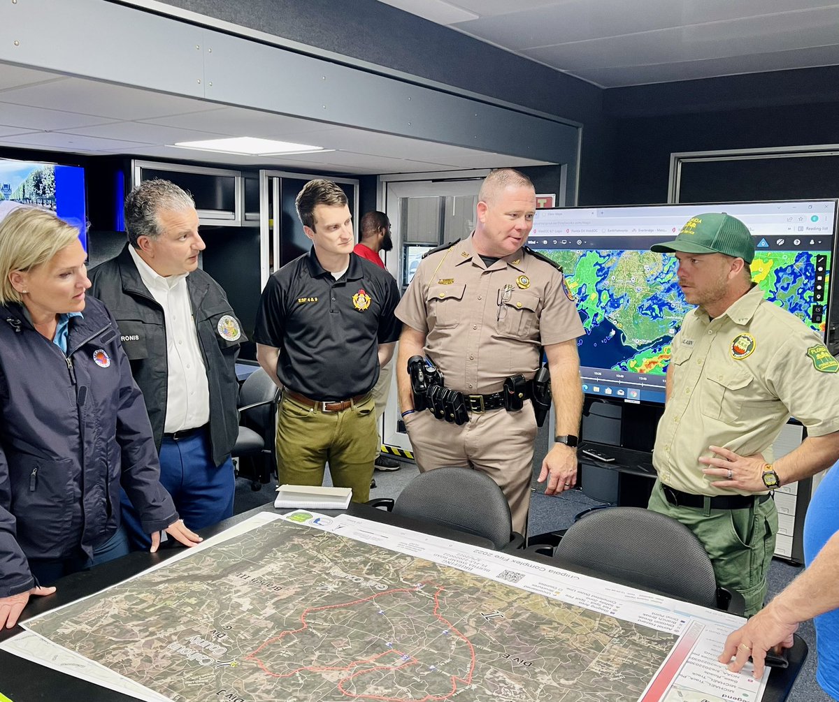 Checking in on the Bertha Swamp wildfire response efforts today in Calhoun County. Thankful for some rain but still much work to be done. Thanks to <a href="/FLForestService/">Florida Forest Service</a>, @BayCountyEM, and <a href="/FHPPanhandle/">FHP Panhandle</a> for your dedicated service.