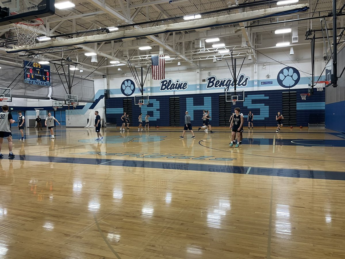 h2peters's tweet photo. It’s a great day to work on special projects at #AHSchools! I love these days, highlighting amazing work happening every day. Thanks to Eisenhower, Northdale and @BlaineHS for hosting the cameras today. #joinourteam https://t.co/cdDb9aAORO