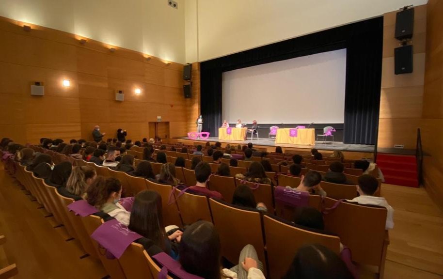 ImiSolve's tweet image. #8M   Bonito hablar delante de un grupo de jóvenes, un poco de nervios, pero emotivo. Gracias.
#behargintza #abanto #gallarta #muskiz #mujer #bombas #achique