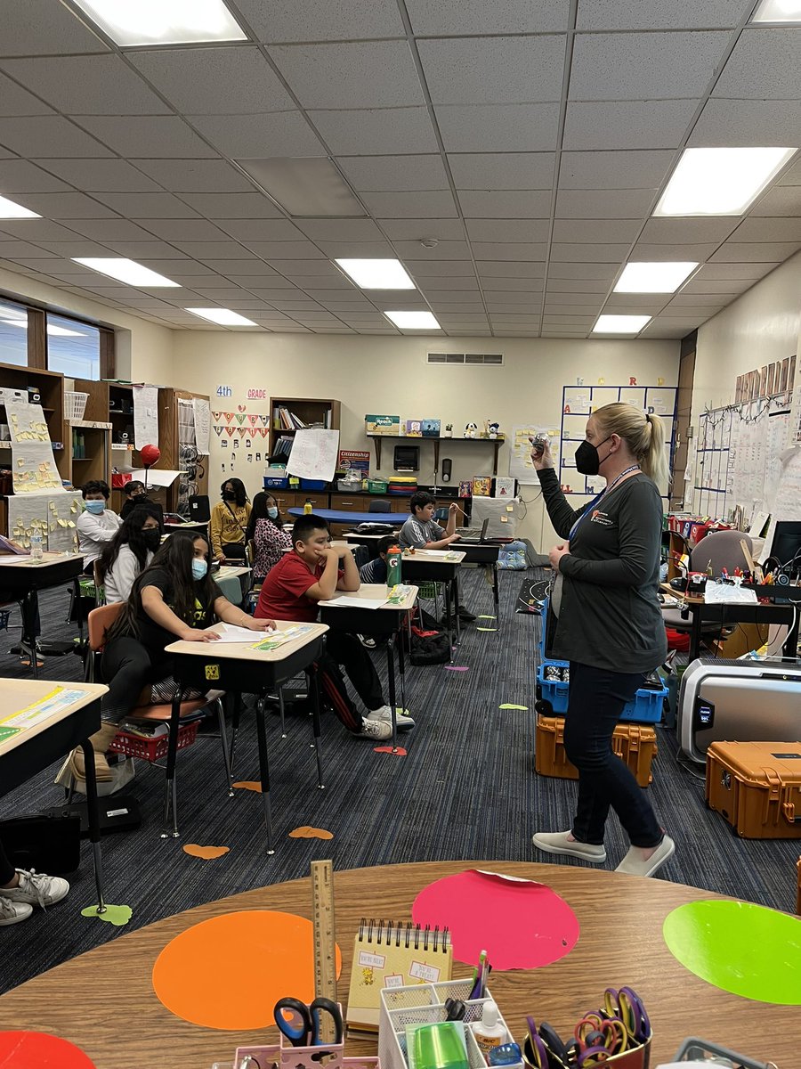 Thank you @TechWithBecky for coming to my classroom and having the students experience VR . They enjoyed seeing their animals up close 🐾<a href="/apolloD63/">Apollo School</a>