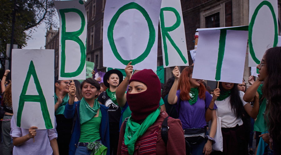 Cimacnoticias's tweet photo. El congreso de Sinaloa aprobó la despenalización del aborto hasta la semana 13 de gestación, sin embargo @IpasMEX alertó que el dictamen tiene serios problemas de técnica jurídica.
🗞️ 📲 https://t.co/tkrmfZV7bx
#MujeresPeriodistas #PeriodismoFeminista #AbortoLegalSinaloa https://t.co/7eiYurcLMf