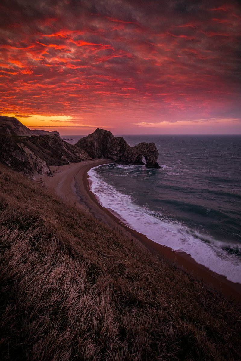 Matt_Pinner's tweet image. Let me know your favourite shot

1,  Durdle Door 
2, B&amp;amp;W Highcliffe Beach 
3, Highcliffe sunset 
4, Hengistbury head Sunrise 

Some of my latest work taken with @CanonUKandIE 5DIV 📸 &amp;amp; @LEEFilters  

#Dorset 

#Canon #ThinkLee