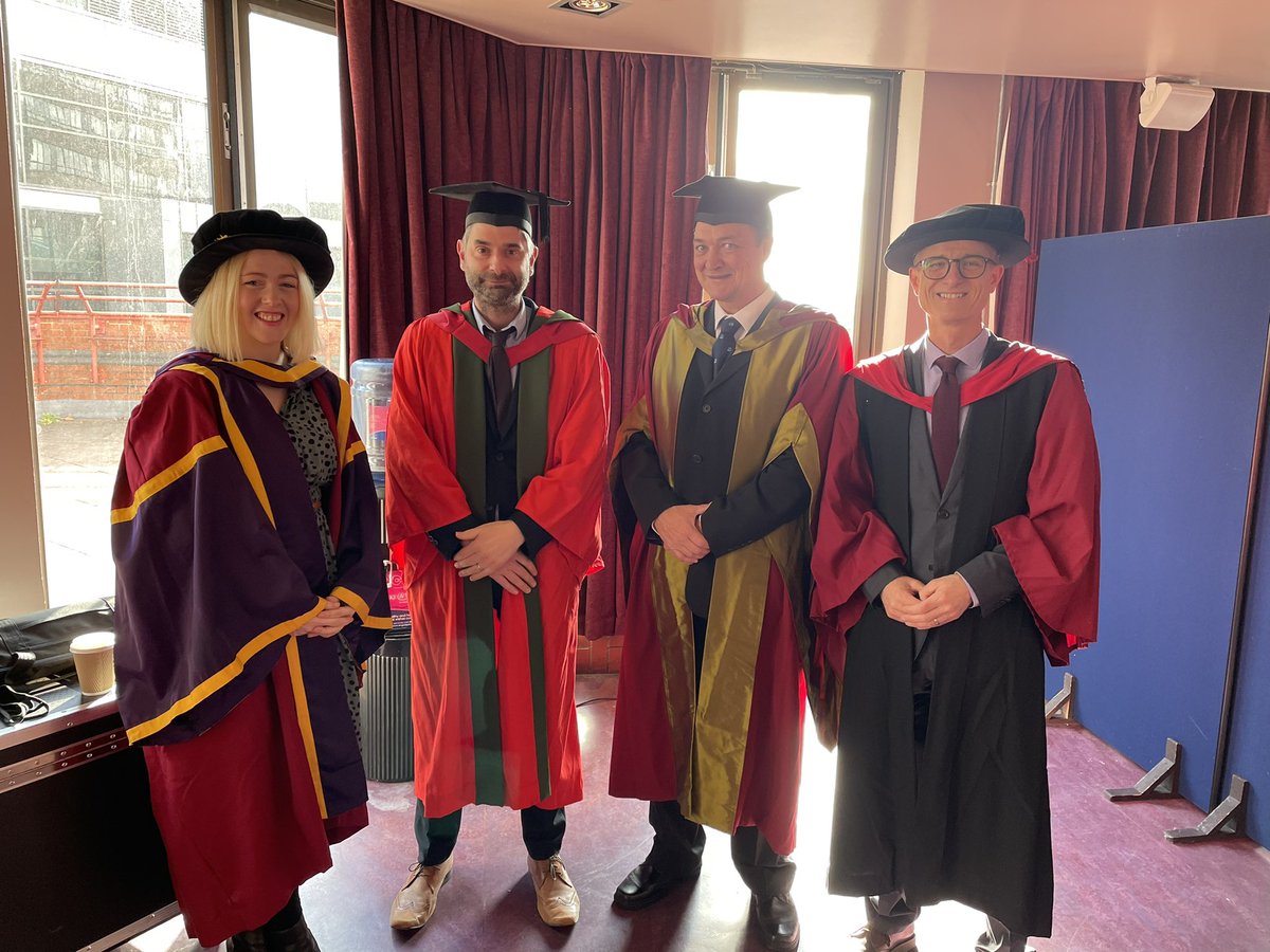 sheffieldplants's tweet photo. We got there in the end! Graduation 2020 and 2021 today. 🌞🌞🌞Congratulations to all of our students - you’ve had such a tough time of it, but so good to see you graduate @plantybeth @GarethPhoenix @SheffieldAPS https://t.co/gAQQCihIEt