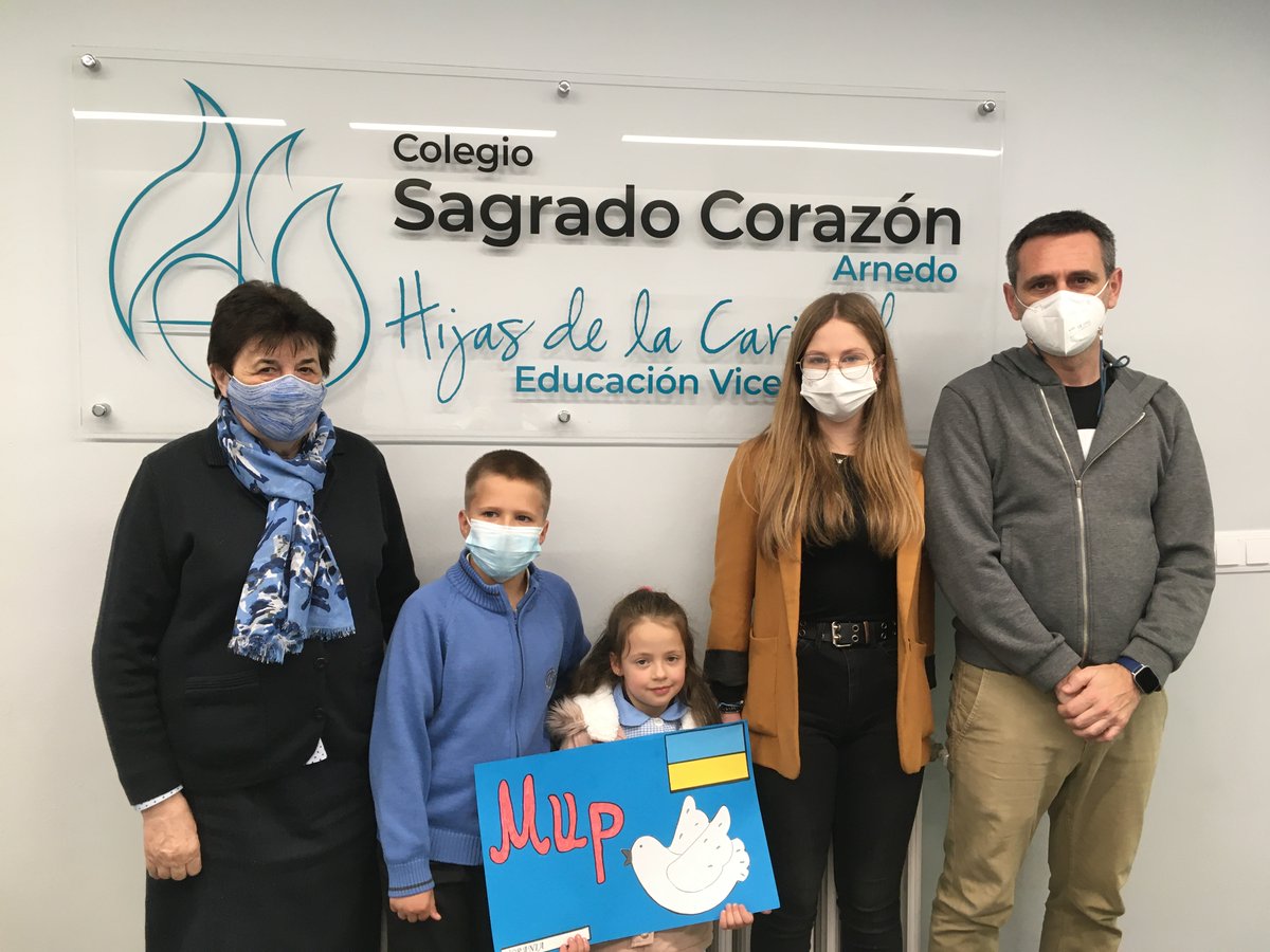 scarned0's tweet photo. El colegio Sagrado Corazón ha querido unirse hoy a la oración por La Paz de Ucrania y ha agradecido a toda la comunidad educativa su generosidad y participación en la campaña de recogida para las familias afectadas por esta situación.
https://t.co/KNjA2abCr7 https://t.co/li5oMEj6mc