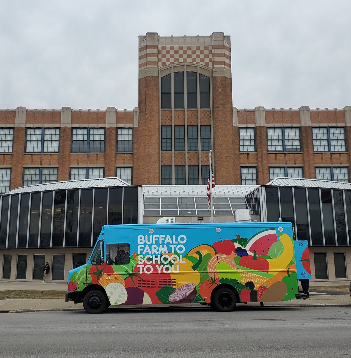 NewYorkSNA's tweet photo. To celebrate National School Breakfast Week 2022 @Buffalo_Schools served breakfast this morning! The menu included: loaded breakfast burritos with NY potatoes, hot chocolate made with NY milk, NY Welch's grape juice &amp; NY fresh apples.
What a great way to start the day!🌮🍇🍎🥔 https://t.co/nx6ubnA3zk