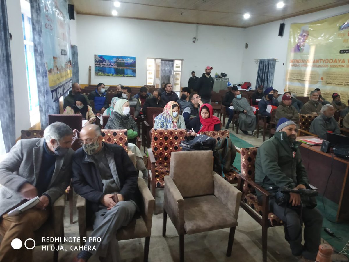 JKDAG's tweet photo. JK DAG Organizes Two days onsite workshop cum exposure visit of Formers under Climate Change Fund (CCF) at Budgam Sponsored By NABARD J&amp;K #NABARD https://t.co/lPredy2wsp