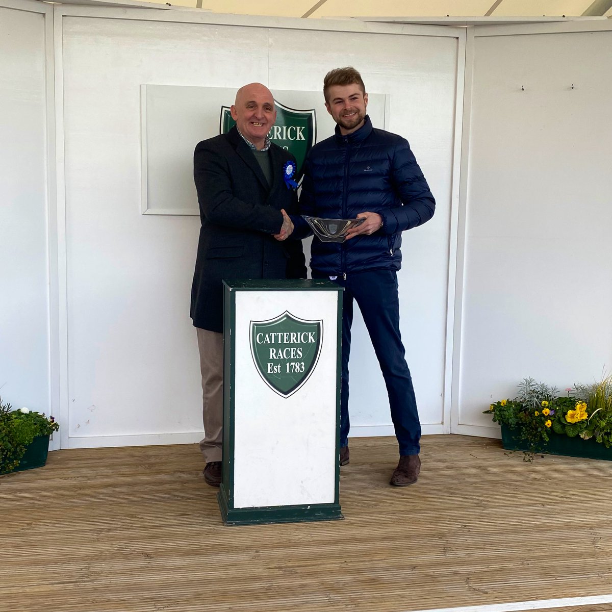 SPIKE JONES wins the David Cooper 60th Birthday Handicap Hurdle Race under <a href="/dannyburty/">Danny Burton</a> for Sam Drinkwater and owners the Drinkwater family &amp; Cheltenham Boys - congratulations! 👏