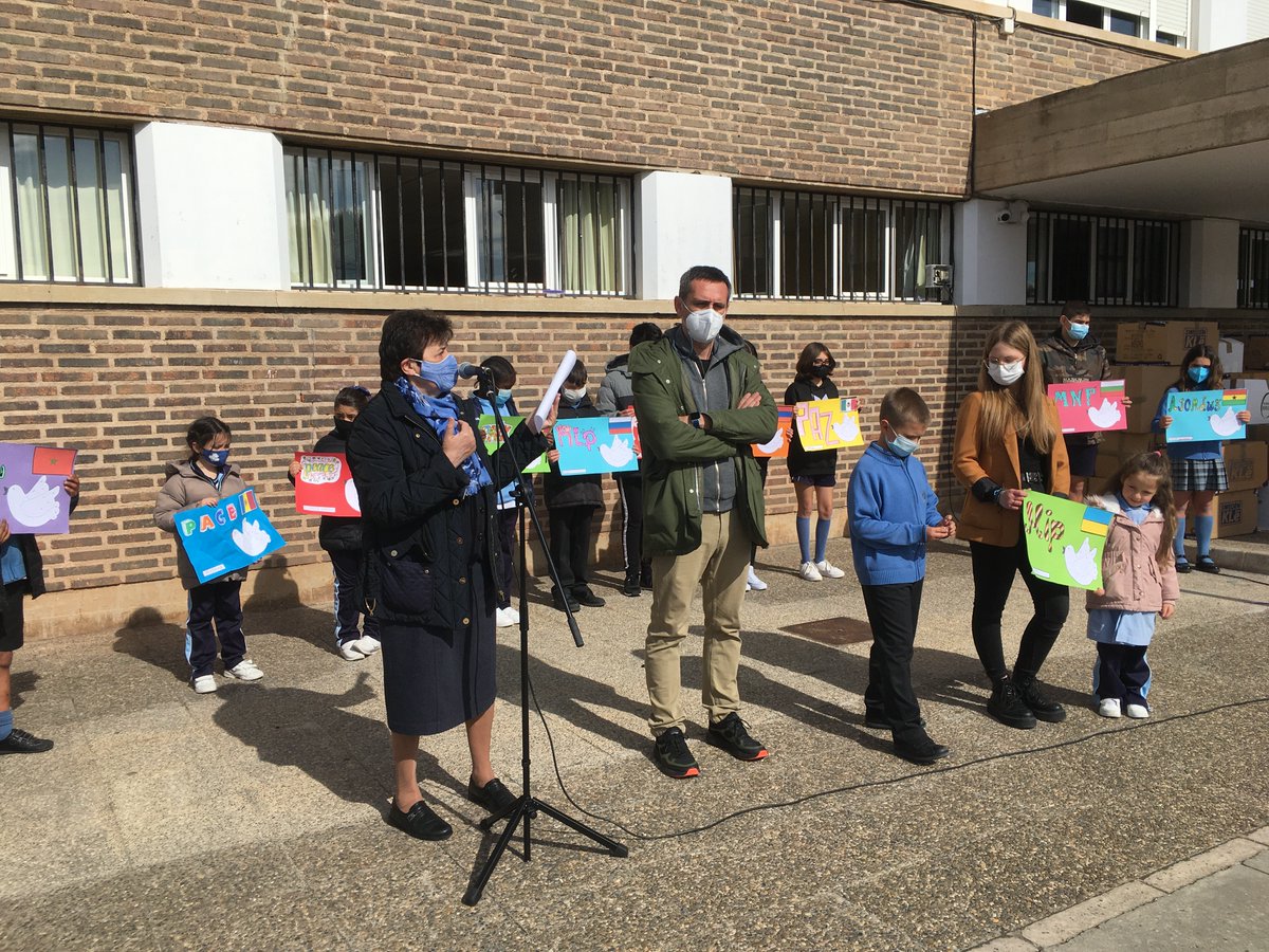 scarned0's tweet photo. El colegio Sagrado Corazón ha querido unirse hoy a la oración por La Paz de Ucrania y ha agradecido a toda la comunidad educativa su generosidad y participación en la campaña de recogida para las familias afectadas por esta situación.
https://t.co/KNjA2abCr7 https://t.co/li5oMEj6mc