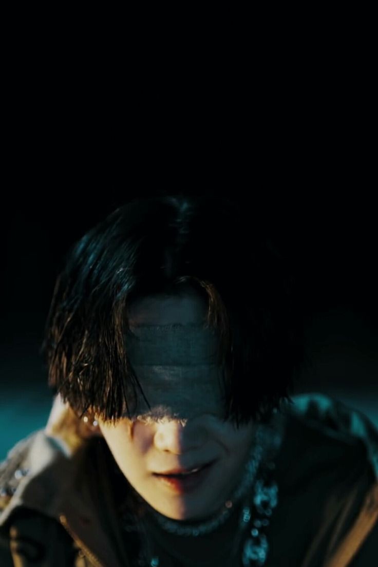 MinLuca_'s tweet photo. バンタン好きになる前からKPOP興味無いけどたまたまランダムで流れてきたAgustDにハマって毎朝曲聴いてたけどまさかAgustD様とミンシュガが同一人物だと知らなくて知った時めちゃくちゃびっくりして｢え？？？爆イケラップしてる人と血汗涙の最初の方に出てくるイケメンって同じなん？！？？え？？！ https://t.co/0mMxsy1VJY
