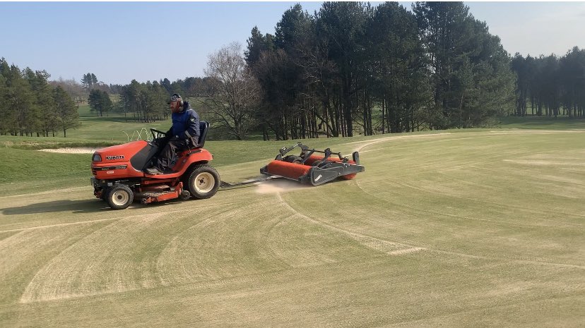 crowley_darrell's tweet photo. Cracking effort from the team this week @TheBradfordGC 
Greens spring renovations complete. Big thanks to @MAGCagronomy for the loan of their Sweep&amp;Fill and @cc_golfscapes for getting it over to us. #canikeepit https://t.co/yYv2U2hu1N
