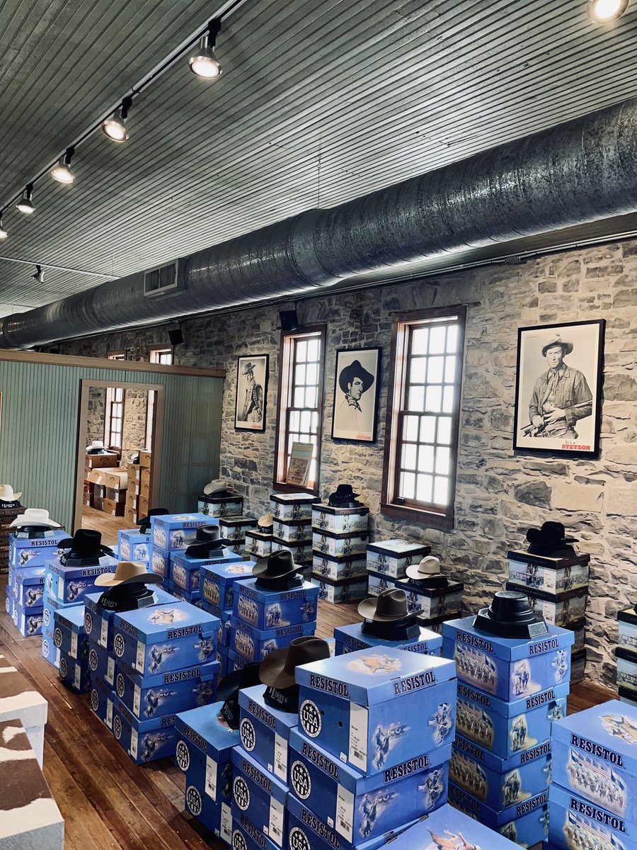 harrys1939's tweet photo. When they say, "Spoilt for choice," we think they may have been referring to Harry's Boots hat selection. 😂
#topitoff #resistol #felthats #sale #marchmadness #texas https://t.co/gLTmn8fCoo