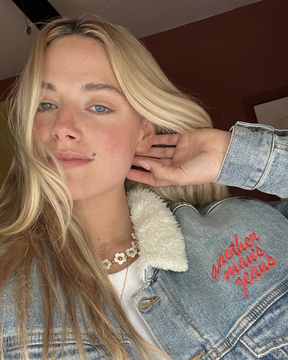 ashemusic's tweet photo. howdy, these are available for preorder 💐 

https://t.co/Qh1XpE4GRm https://t.co/P12WEhdTPn