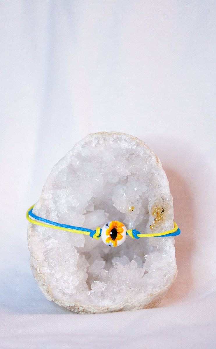Bmakey_'s tweet photo. Hi everyone. My gf and I are making peace bracelets for Ukraine. 100% of the profits are going towards humanitarian relief. If you guys could please share this post to spread the word it would be so appreciated. 💛💙 dm me to purchase 🥺🥺#Ukraine️ #peace https://t.co/gHNj4HFywp