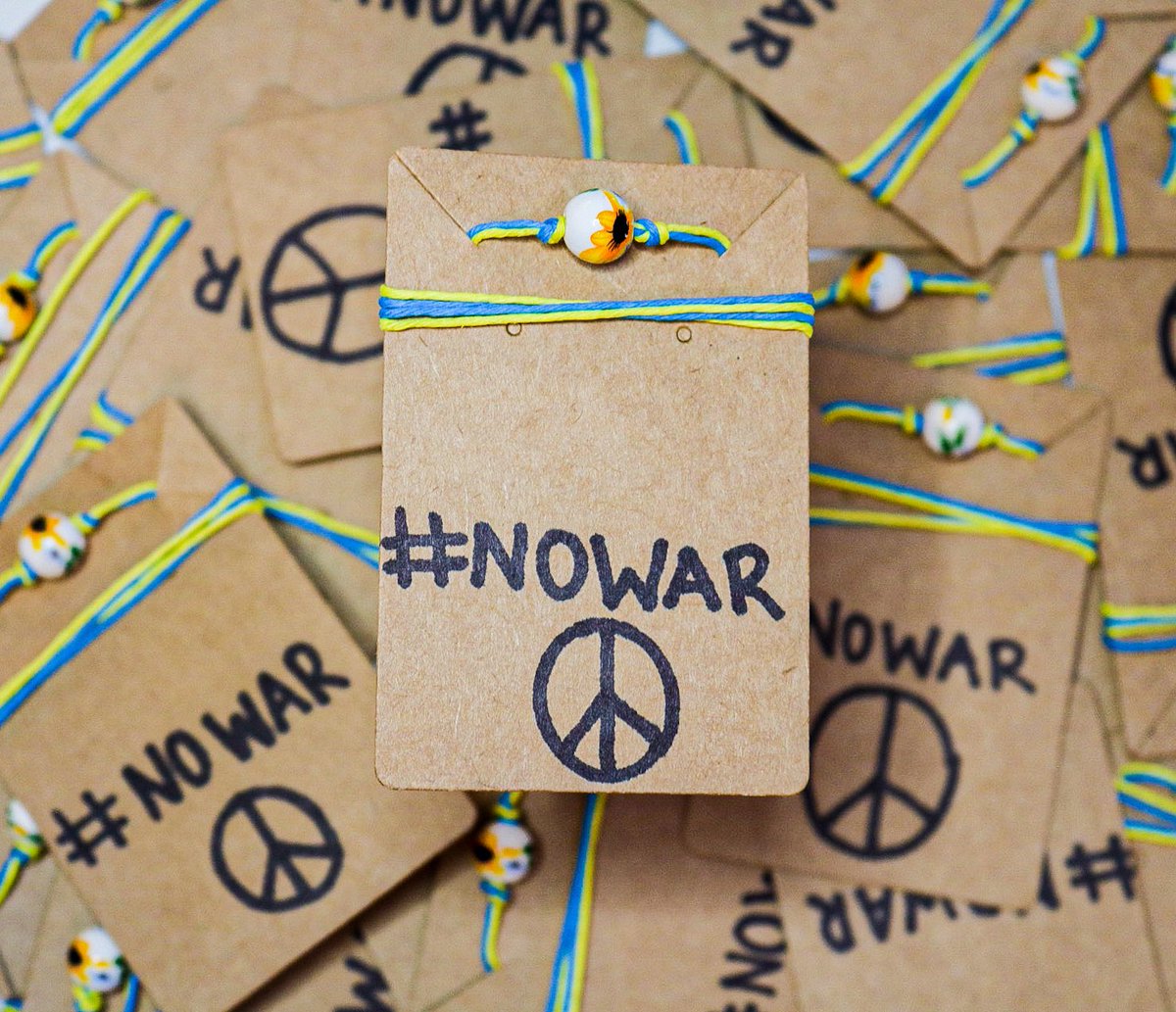 Bmakey_'s tweet photo. Hi everyone. My gf and I are making peace bracelets for Ukraine. 100% of the profits are going towards humanitarian relief. If you guys could please share this post to spread the word it would be so appreciated. 💛💙 dm me to purchase 🥺🥺#Ukraine️ #peace https://t.co/gHNj4HFywp
