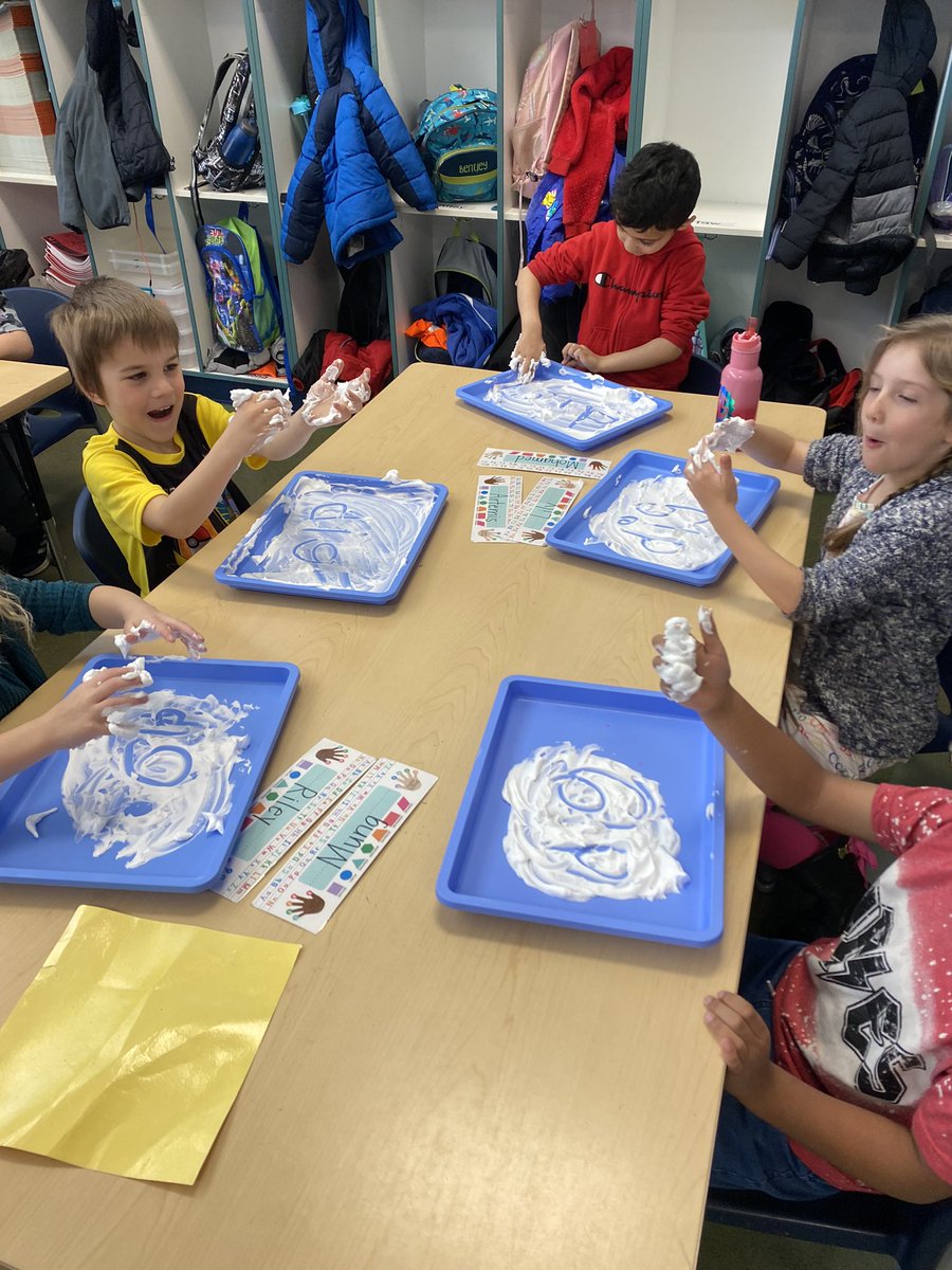 MrsH_classroom's tweet photo. Phonics is more fun when it’s messy 😎 https://t.co/AioqvH8Cfd