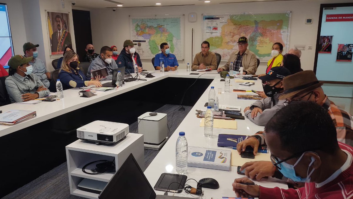 MinAlimenVen's tweet image. #Ahora | Desde la sede del Ministerio de Alimentación se instala el 2do Congreso Bicentenario de los Pueblo: Capitulo #CLAP, con la participación de los ministros del Poder Popular para Alimentación, @LealTelleria: Comunas y Movimientos Sociales, @jaarreaza 
#2doCongresoClap