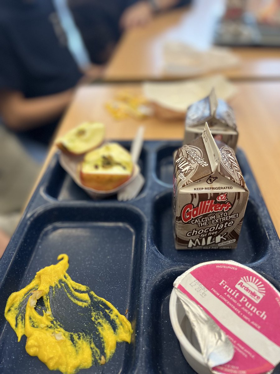 JerryLPutt's tweet photo. My favorite middle school quote of the day…”Hey Mr. Putt want to see me break this apple with one finger?”  #onlyinmiddleschool #FCMSinspires ⁦@CounselorMG2021⁩ ⁦@scott_lykins⁩ https://t.co/Kf203yfzoJ