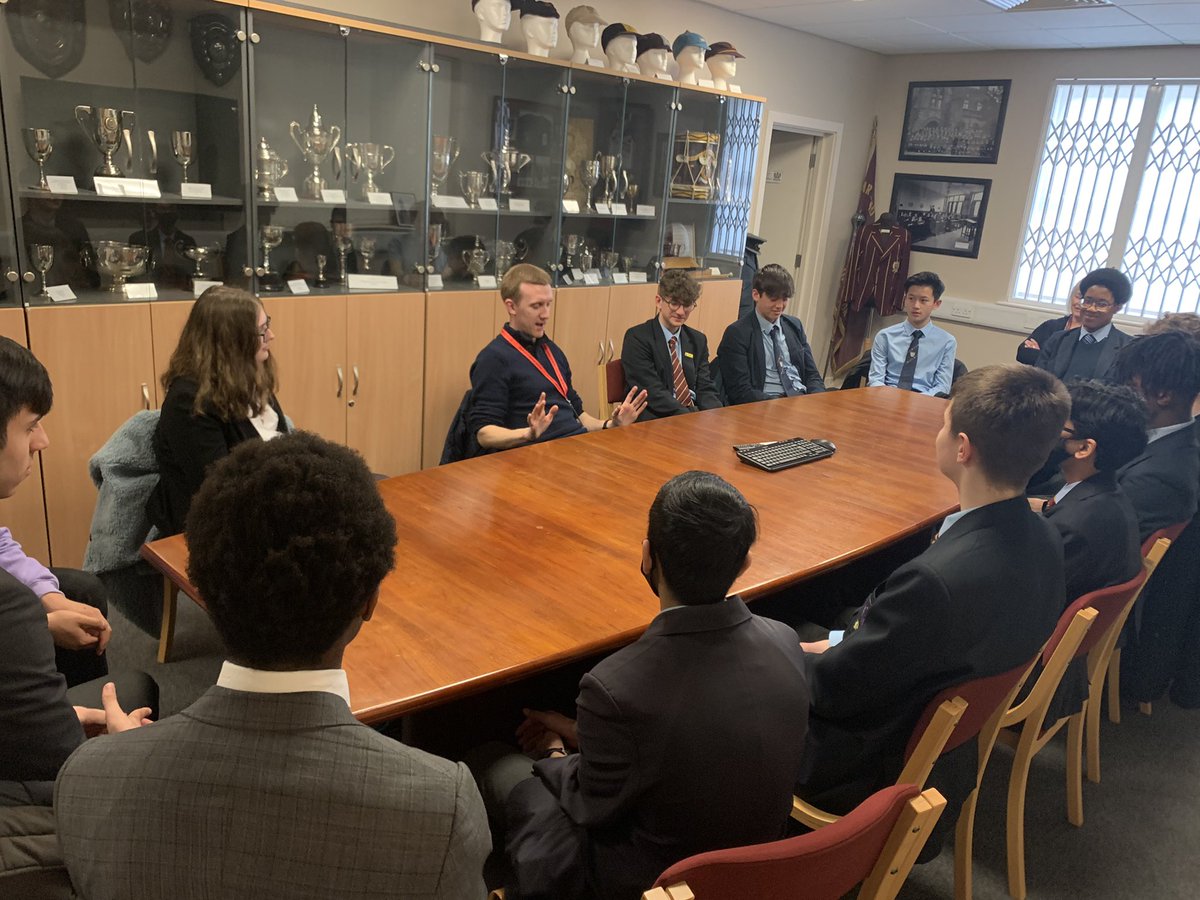fayeaffleck's tweet photo. @DartfordGS alumni Tom Callow in school today talking all things EVs, green infrastructure and electrification with our Year 11s and 12s #KS4GeogSoc #EcoCouncil https://t.co/MuSiOfIhFk