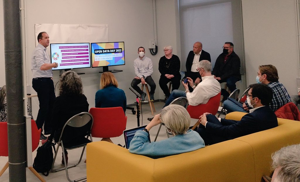 mgarrigap's tweet photo. En @pepbudi (@TGNAjuntament) parla de les #dadesobertes com un element important per fomentar la co-creació ciutadana amb eines com #OpenDataLabTGN
#opendata
#opendataday https://t.co/hum94JscEg