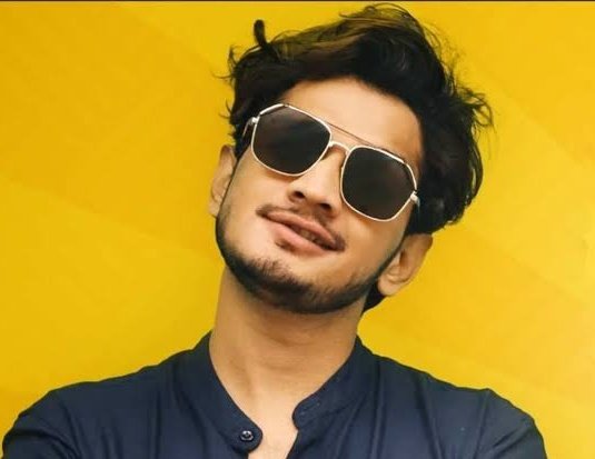 _developer_girl's tweet photo. MUNAWAR RULING LOCKUPP 

Supporting our king.
King Faruqui. https://t.co/DBwP3j0uTg