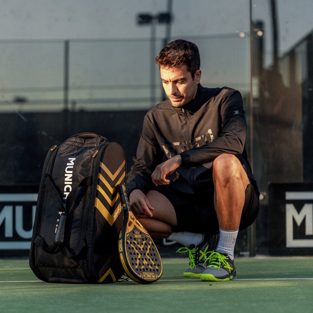 munichsports's tweet photo. Let's padel classy!
😎
ELECTRO 2022 RACKET✖️ MUNICH PADDLE BAG
#MunichSports
#MunichPadel #PaddleRacket
#ELECTRO2022
#Pádel https://t.co/izZ8Fzs9BC