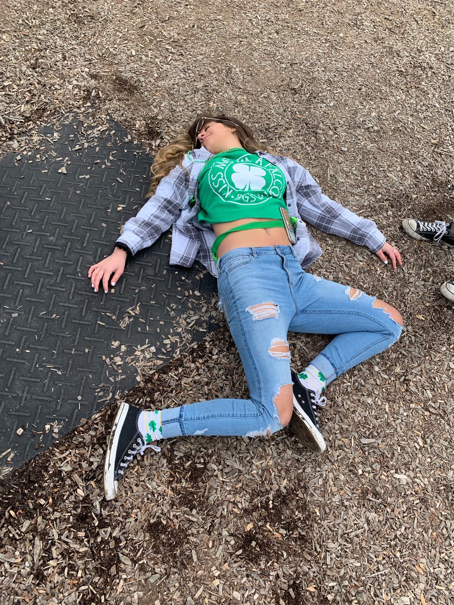 happy 3 year anniversary of the time i got blacked out and then gave myself a concussion on a playground at noon