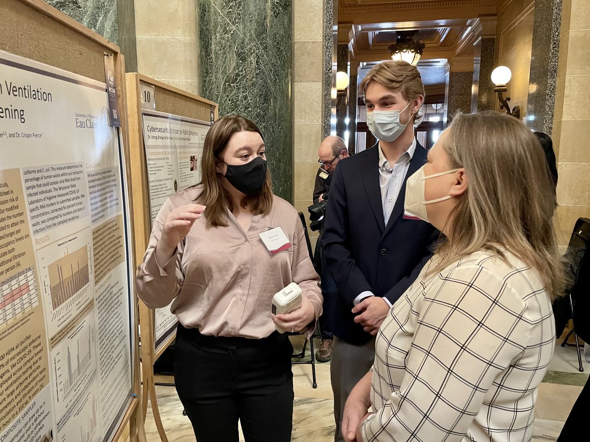 Research in the Rotunda!
⁦<a href="/UWEauClaire/">UW-Eau Claire</a>⁩ student researchers discussing COVID -19 applied research to state representative Jodi Emerson.