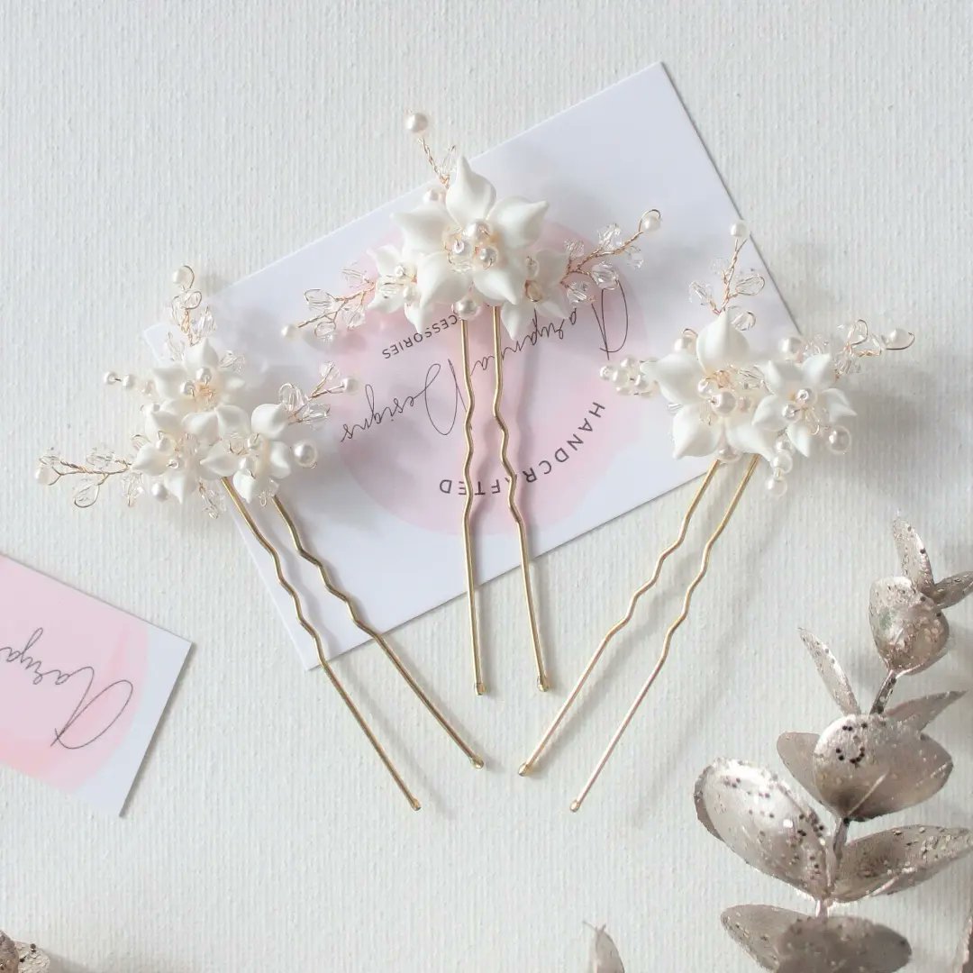 🤍

#aaryannadesigns #bridalhairpins #bridalhairaccessories #bridalheadpieces #floralhairaccessories #bridetobe #weddinginspiration #weddingplanning #bridesof2022 #weddinghairideas #bride #wedding