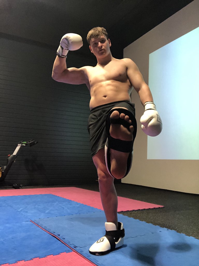 bacherhot's tweet photo. After I used you as a punchbag for my kickboxing training my sweaty feet need a massage😈
https://t.co/nrtHvE4ZCw 

@CashMastersRT @YoungMasterRT @rt_slave_ma @Retweet4Masters @RtCashmaster @FindomDebtGod @Rtsub_Jmoore @RT4Master https://t.co/hXyTVm9YcR