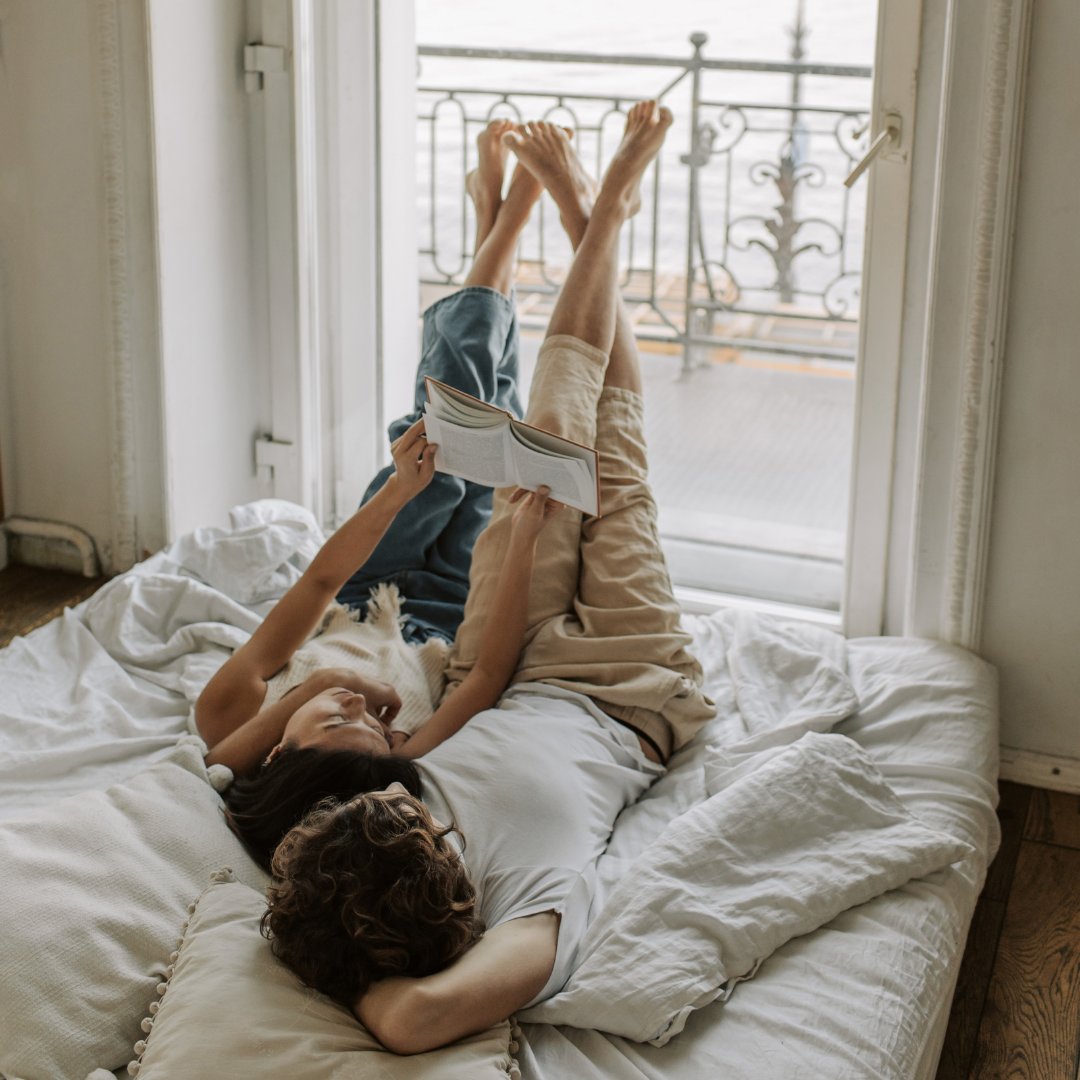 LatexBio's tweet image. Quel est votre livre du moment ?

Une musique d'ambiance, un bon roman et les pieds au chaud sous la couette !

Et vous, vous avez fait quoi aujourd'hui ?