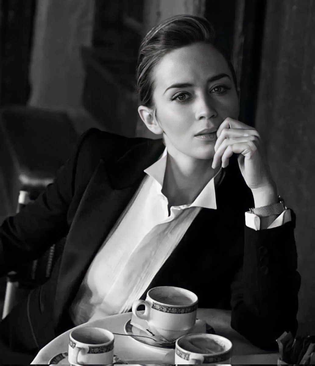 cameralab21's tweet photo. Emily Blunt, New York 2014 Photo © Peter Lindbergh https://t.co/71Zl3p8ikQ