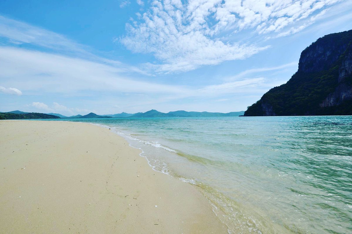 aptelnido's tweet photo. Sunny skies βοΈ, powder-fine sand and clear waters π Let the summer adventures begin! π
Explore the sights and scenes of El Nido with us! Visit https://t.co/vy5tvSteiA π
#APTexperience #APTway #APTelnido #ElNido #palawan #LovelyDayatTheApartments #SEAGetaway #suitedreams https://t.co/fi5pzcCcW2