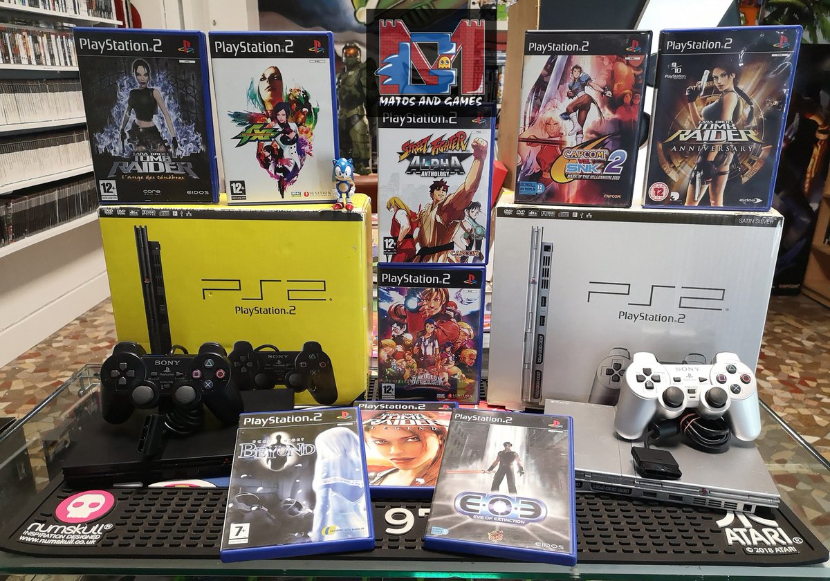 MatosandGames's tweet photo. La PS2 dévoile son matos consoles et jeux 😎
#retrogaming #ps2 #sony #thekingoffighters #tombraider #streetfighteralphaanthology #capcomvssnk2 #neogeobattlecolliseum #echonightbeyond #matosandgames https://t.co/s7vNagWFub