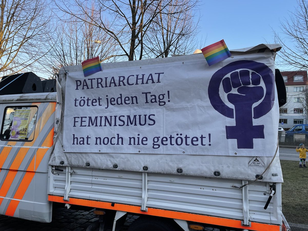 8mrostock's tweet photo. Gemeinsam haben wir unsere Forderungen in #Rostock kraftvoll auf die Straße getragen. Wir waren 650! Wahnsinn! 🤩
Danke, dass Ihr alle da wart - Danke an alle Redner:innen für ihr klaren, fordernden, berührenden Botschaften.
What a day - das müssen wir wiederholen ✊ #hro0803 https://t.co/Ei4Hp7joFm