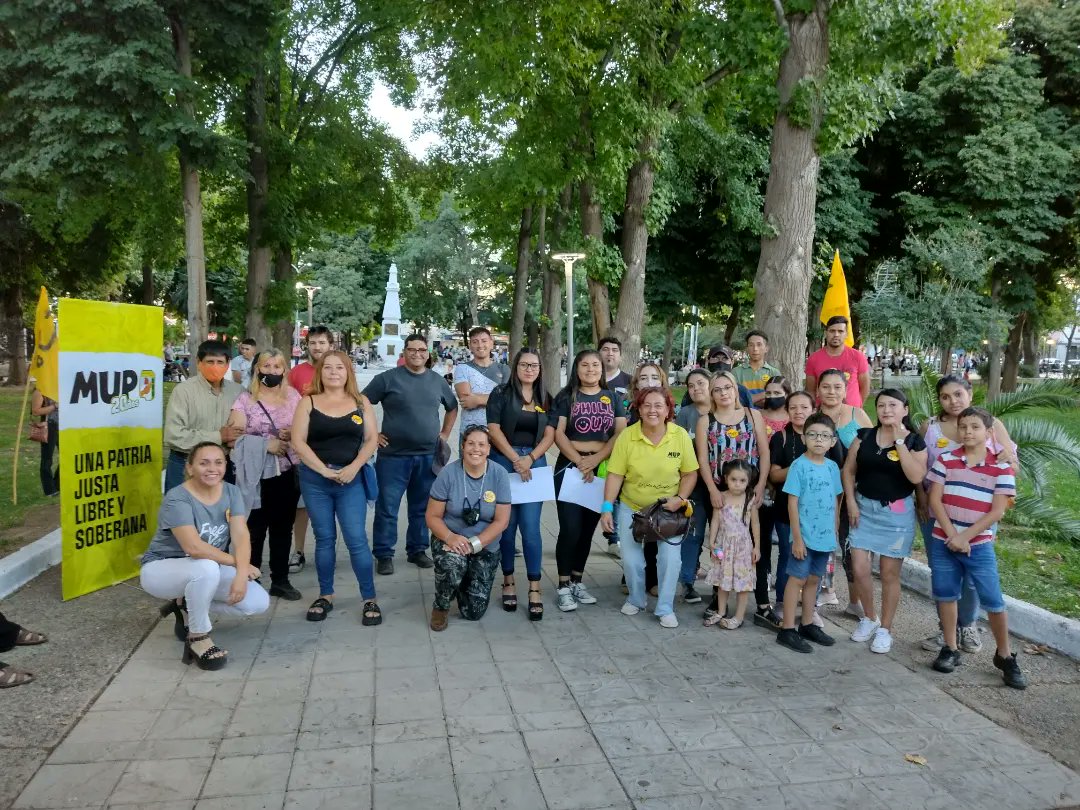 ChilecitoMup's tweet photo. En el día Internacional de la Mujer el MUP Chilecito se movilizó a la Plaza Principal de nuestra Ciudad para concientizar y compartir un espacio de reflexión de la lucha de las mujeres en nuestra comunidad. https://t.co/dmu4A51LAe