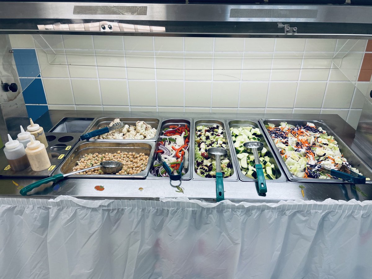 PS244Q's tweet photo. We brought back the salad bar this week!  The kids missed it and are happy to have it back. https://t.co/7xLy4fsZO4