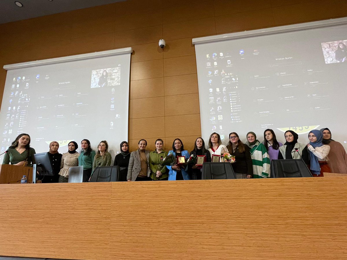 elvnyldrm's tweet photo. İstanbul Üniversitesi'nde Kadınlar Günü münasebetiyle Tarihte Türk Kadını hakkında konuştuk. Çağdaş Türk Politikaları, Türkçe Yaşam ve Etik kulüplerine böyle güzel bir toplantı düzenledikleri için teşekkür ederim. Türk Milleti asil Türk Kadınının omuzları üzerinde yükselecektir. https://t.co/nrQR8RRFBq