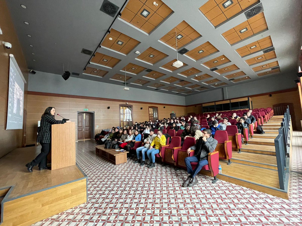 elvnyldrm's tweet photo. İstanbul Üniversitesi'nde Kadınlar Günü münasebetiyle Tarihte Türk Kadını hakkında konuştuk. Çağdaş Türk Politikaları, Türkçe Yaşam ve Etik kulüplerine böyle güzel bir toplantı düzenledikleri için teşekkür ederim. Türk Milleti asil Türk Kadınının omuzları üzerinde yükselecektir. https://t.co/nrQR8RRFBq