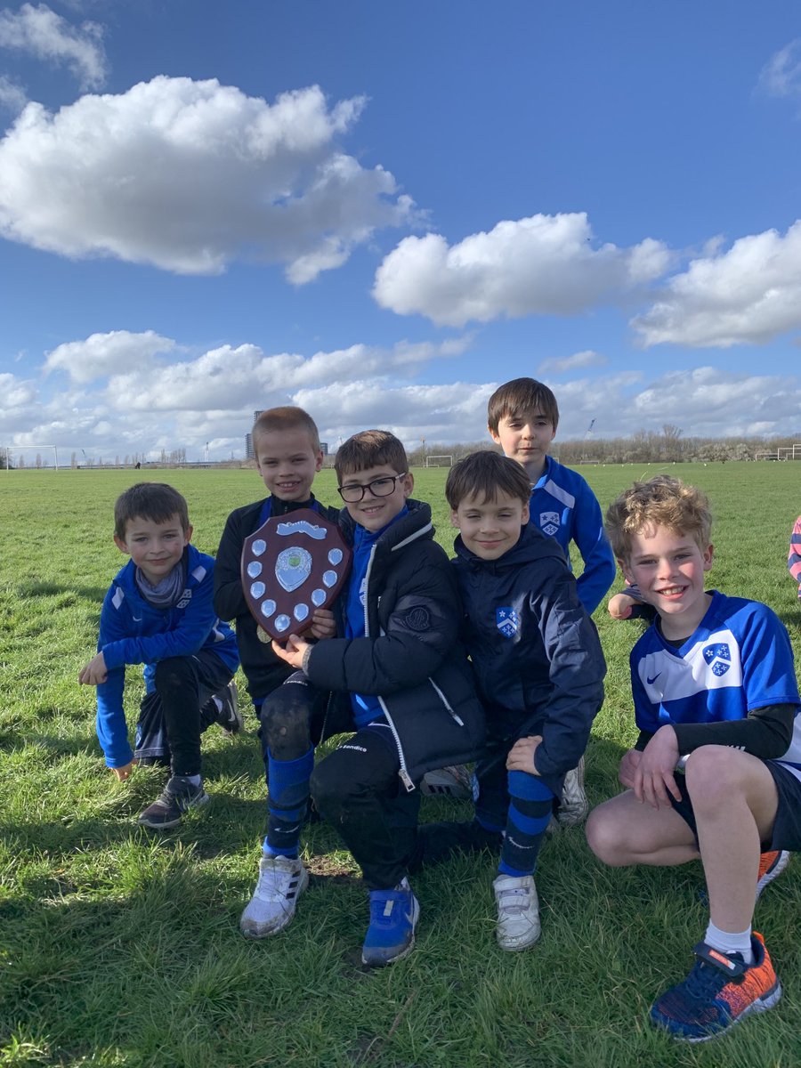 LatPrepSport's tweet photo. A hugely successful afternoon for our ⁦@LatPrepSport⁩ Cross Country runners. Eight individual medals and three team awards were won. Well done to all of our competitors and thank you to ⁦@NottingHillPrep⁩ and ⁦@ChepstowHouse⁩ for hosting. 🏃‍♀️🏃🏃‍♂️🥇🥈🥉 https://t.co/IRGXz6mpv8
