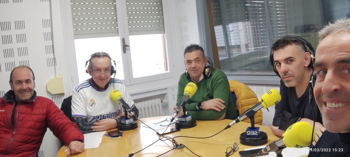 🎙📻
#SerDeportivosGuadalajara 
Miércoles (09/03/2022) 

Actualidad ⚽️🤾‍♂️🏀

🤔Tertulia Pasión Morada🤔

🎙<a href="/Joseleader/">José A Esquivias.</a> 
🎙<a href="/JAMontes3/">J. A. Montes</a> 
🎙<a href="/SrCuevas1974/">Sr. Cuevas 💜🤍💜</a> 
🎙<a href="/FjeaFjescamilla/">FJEA</a> 

👇
🔊⏯ cadenaser.com/audio/ser_guad… vía <a href="/La_SER/">Cadena SER</a>