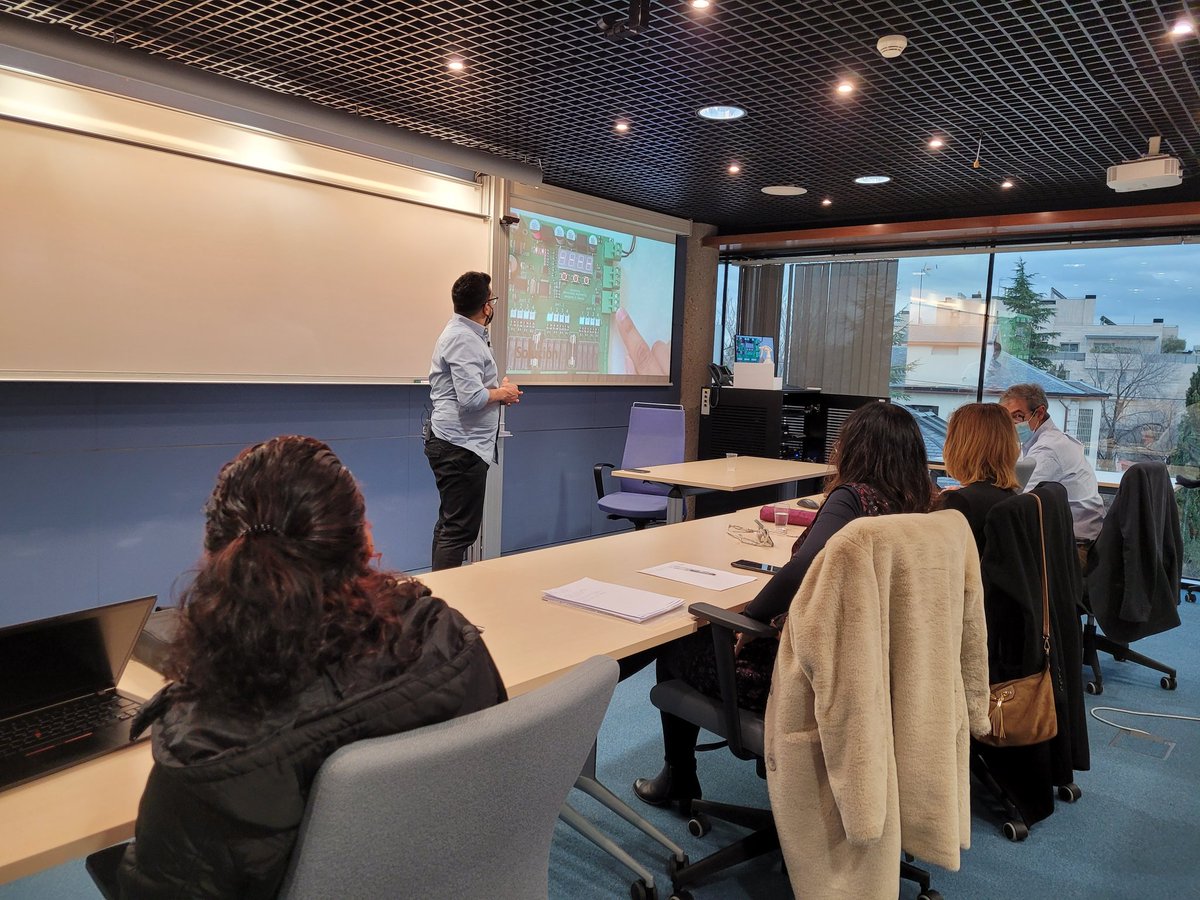 FPrevent's tweet photo. "La tecnología nos pasará por encima" blockchain, IA, NFT, Metaverso... hablamos de nuevas tecnologias con @herchu0503 en #AprendeyEmprende @ESADE #emprender #discapacidad #Madrid https://t.co/lKy9rGC8JL