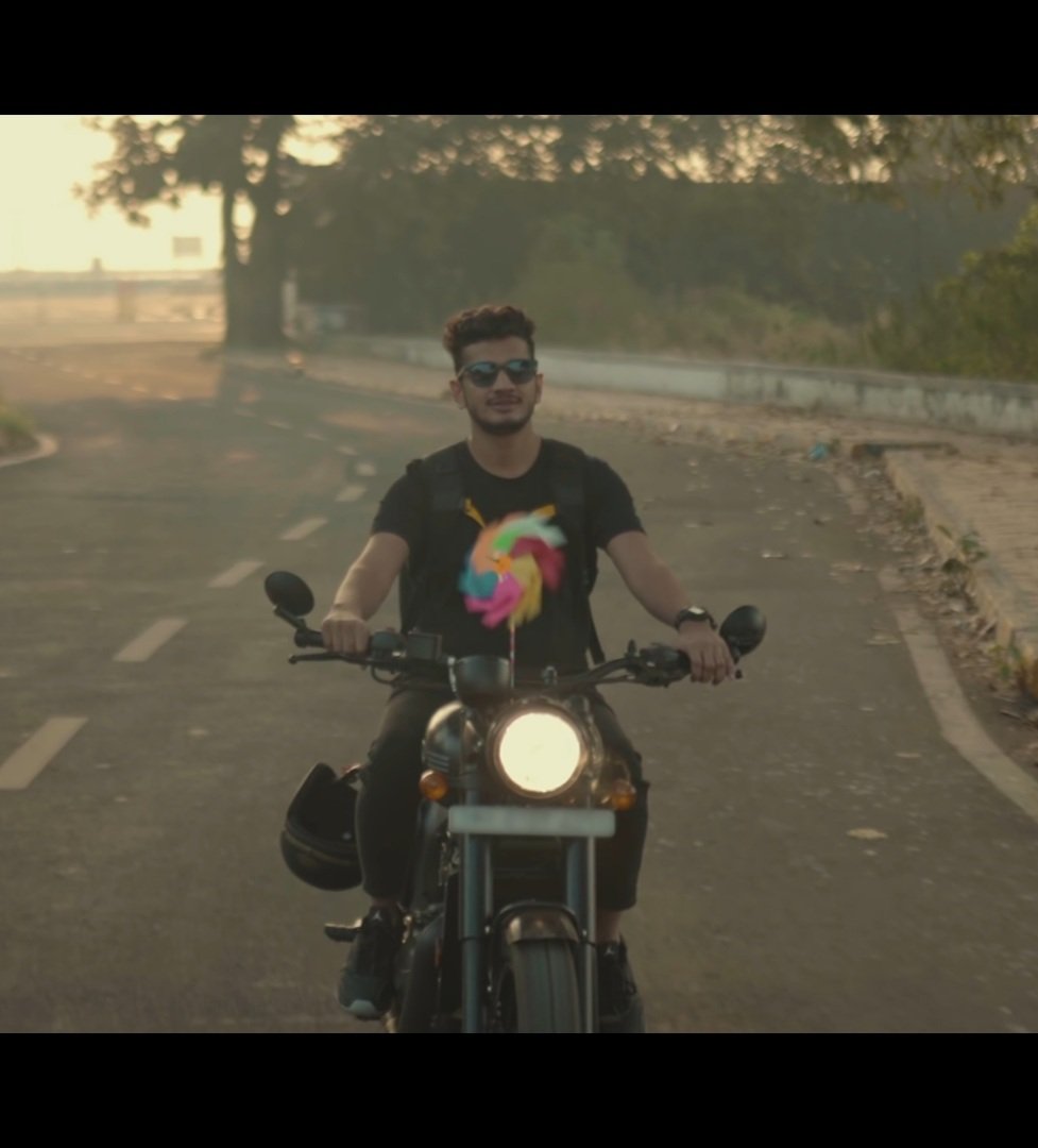 _developer_girl's tweet photo. Khwahish hai sab janta ki Nagpade ke rider se milne ki, Bina kisi khamoshi ke aazmaish karne ki, hunarat ko jaankar jawaab de kar dus lakh bar same baat bolke kalandar ban jaane ki.

MUNAWAR RULING LOCKUPP https://t.co/0BIl2nkMBJ