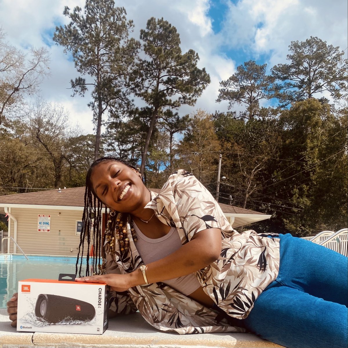 Chartre_Oaks's tweet photo. Play your music loud and proud this Spring Break with a brand new JBL Speaker we're giving away to a lucky resident🎵🔊!
Here's how to ENTER
- MUST be following our Instagram @chartreoaksapts
-Tag two friends
-Like this post
-Post on story for an extra entry!! https://t.co/rwfpCId9DZ