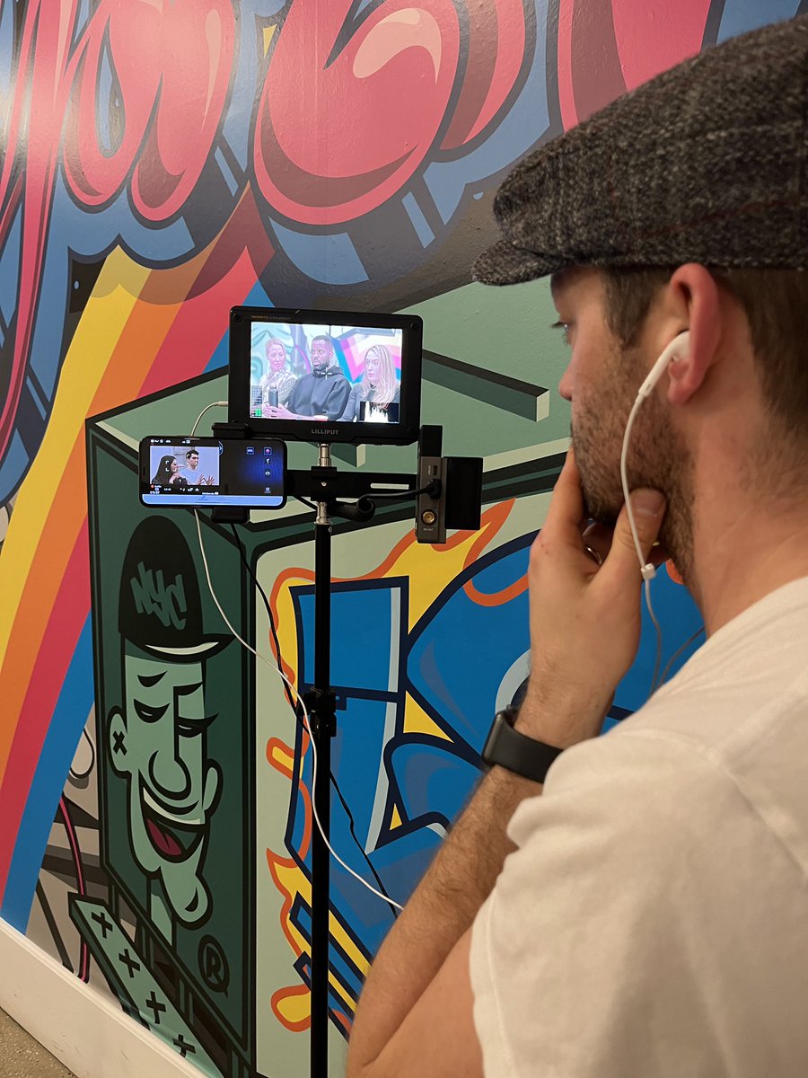 mnactingstudio's tweet photo. On Set Masterclass. 6 person scene from Fleabag. 3 cameras. Oh, &amp; British accents. What happens after you book the job? That's what this class is all about. You come in with your ideas, &amp; then adapt to your surroundings--other actors, blocking, playing, line changes, and (cont.) https://t.co/gcIUX9jZDh