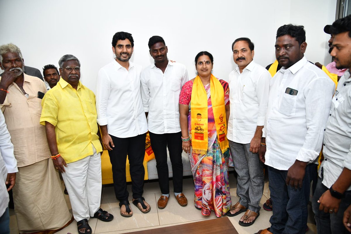 naralokesh's tweet photo. దళితులకు వ్యతిరేకంగా వైసిపి ప్రభుత్వం తీసుకుంటున్న నిర్ణయాలను నిరసిస్తూ వారంతా ఆ పార్టీని వీడారు. టిడిపి కండువా కప్పి వారందరినీ పార్టీలోకి ఆహ్వానించాను.(2/2) https://t.co/qbyjoEgxEN