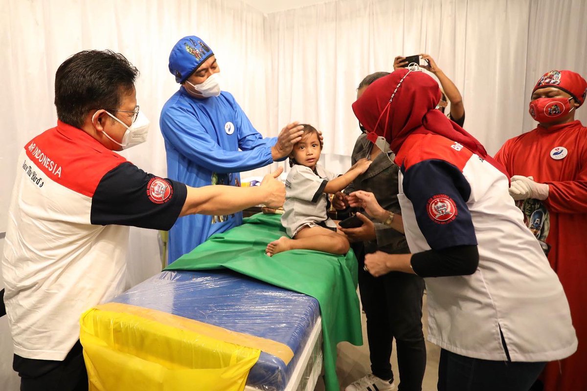 cakimiNOW's tweet photo. Sunatan BNR foundation 

Ibu dari yang disunat  sangat senang dan beterimakasih dengan wajah cerahnya.

Di Kota Bogor

Terimakasih Bu Tia Ahmad dan Bang Boy https://t.co/4kJIt0lAP8