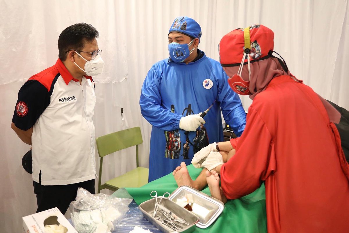 cakimiNOW's tweet photo. Sunatan BNR foundation 

Ibu dari yang disunat  sangat senang dan beterimakasih dengan wajah cerahnya.

Di Kota Bogor

Terimakasih Bu Tia Ahmad dan Bang Boy https://t.co/4kJIt0lAP8