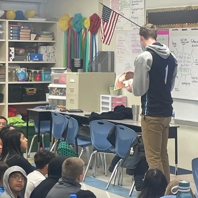 NorthMesquiteHS's tweet photo. The boys basketball players went down and read to the 5th graders at Tosch Elementary this morning for their March Madness reading month. The kiddos really enjoyed them and they had a blast. #finaway #northsidehigh #MISDExcellence https://t.co/QKbRomghKB