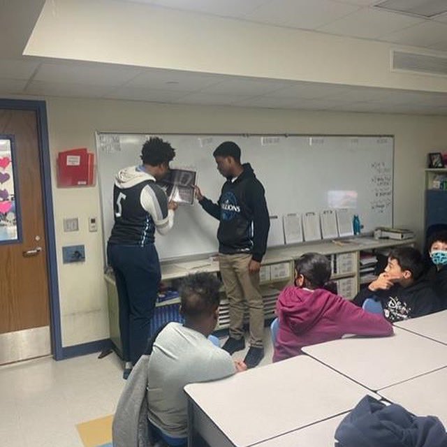 NorthMesquiteHS's tweet photo. The boys basketball players went down and read to the 5th graders at Tosch Elementary this morning for their March Madness reading month. The kiddos really enjoyed them and they had a blast. #finaway #northsidehigh #MISDExcellence https://t.co/QKbRomghKB